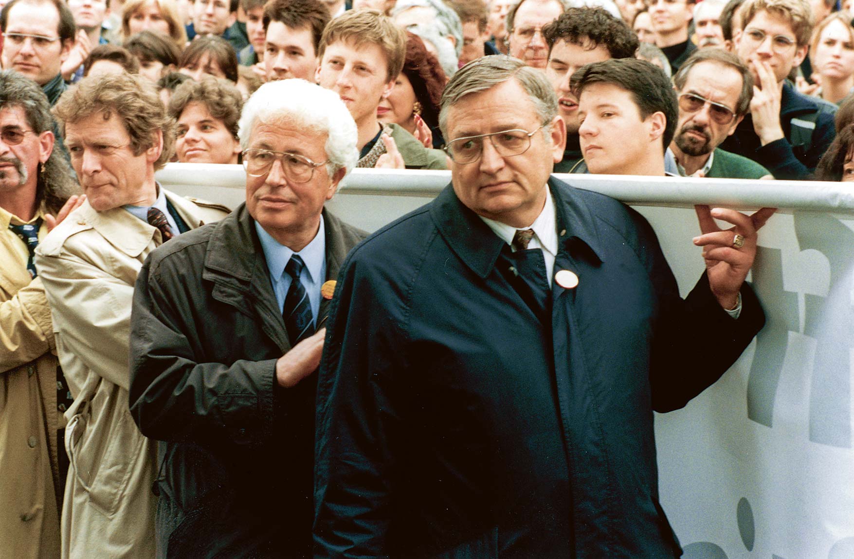 1998 – Erziehungsdirektor Ernst Buschor und Rektor Hans Heinrich Schmid demonstrieren gegen die Genschutzinitiative.