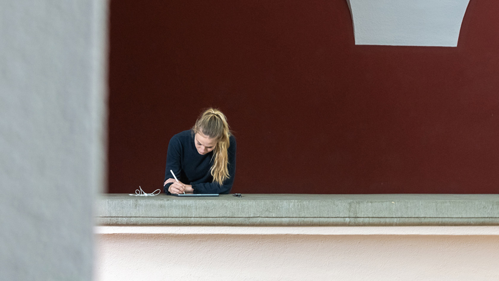  Studentin im Hauptgebäude am Standort Universität Zürich Zentrum