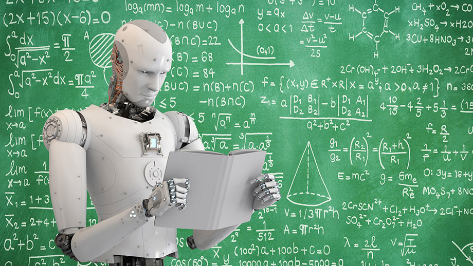 Roboter in front of a blackboard