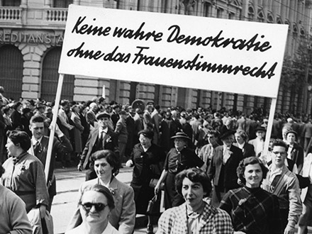 Frauen bei einem Protestumzug in Zürich