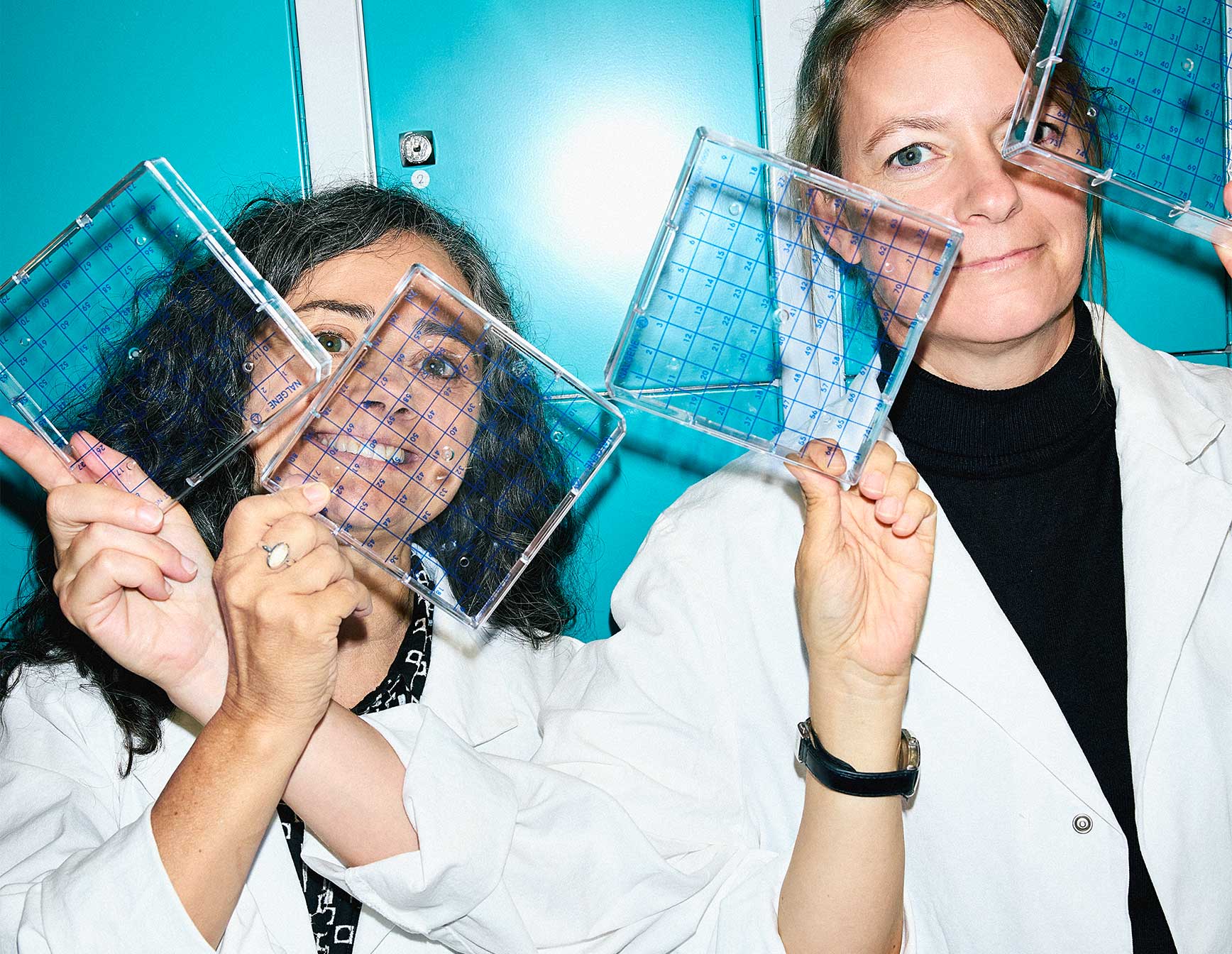 Immunologinnen Mireia Sospedra und Nicole Joller