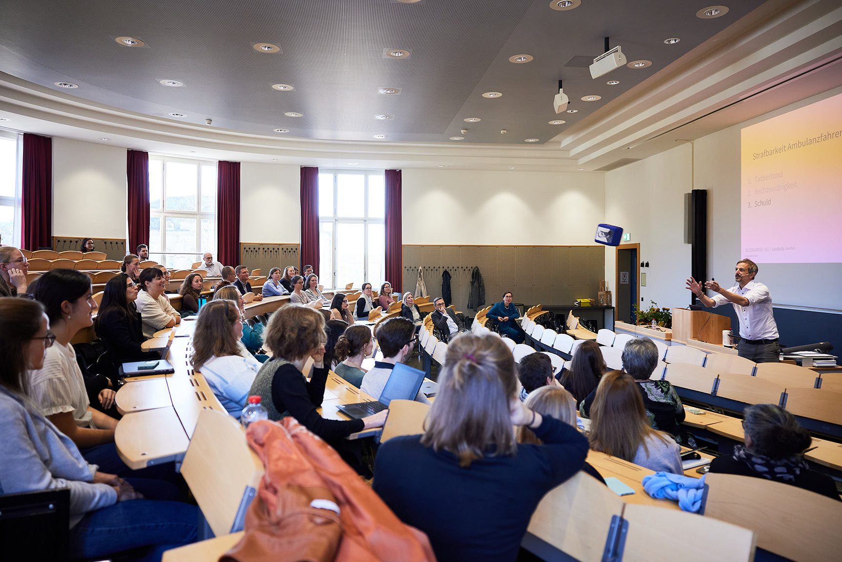 Keynote speech ‘Shaping Student Journeys’ with 2024 Teaching Award winner Prof. Dr Marc Thommen.