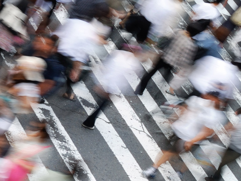 Menschenstrom nach rechts