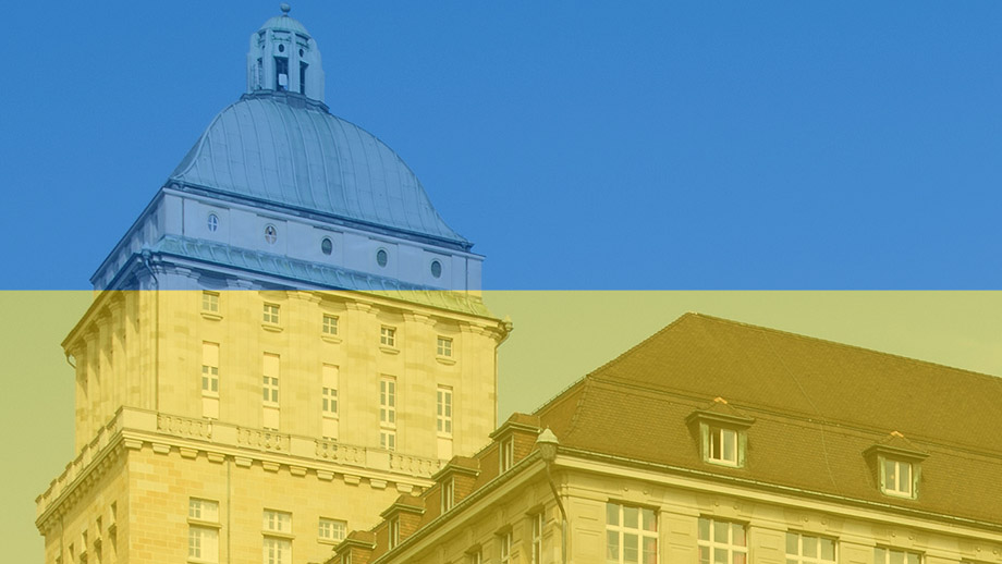 UZH Gebäude mit Ukraine-Flagge