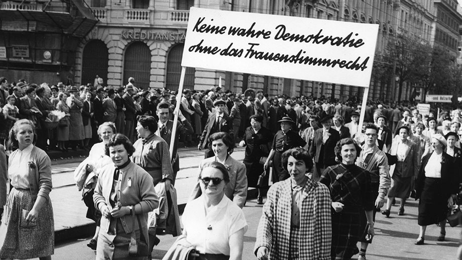 Frauen bei einem Protestumzug in Zürich