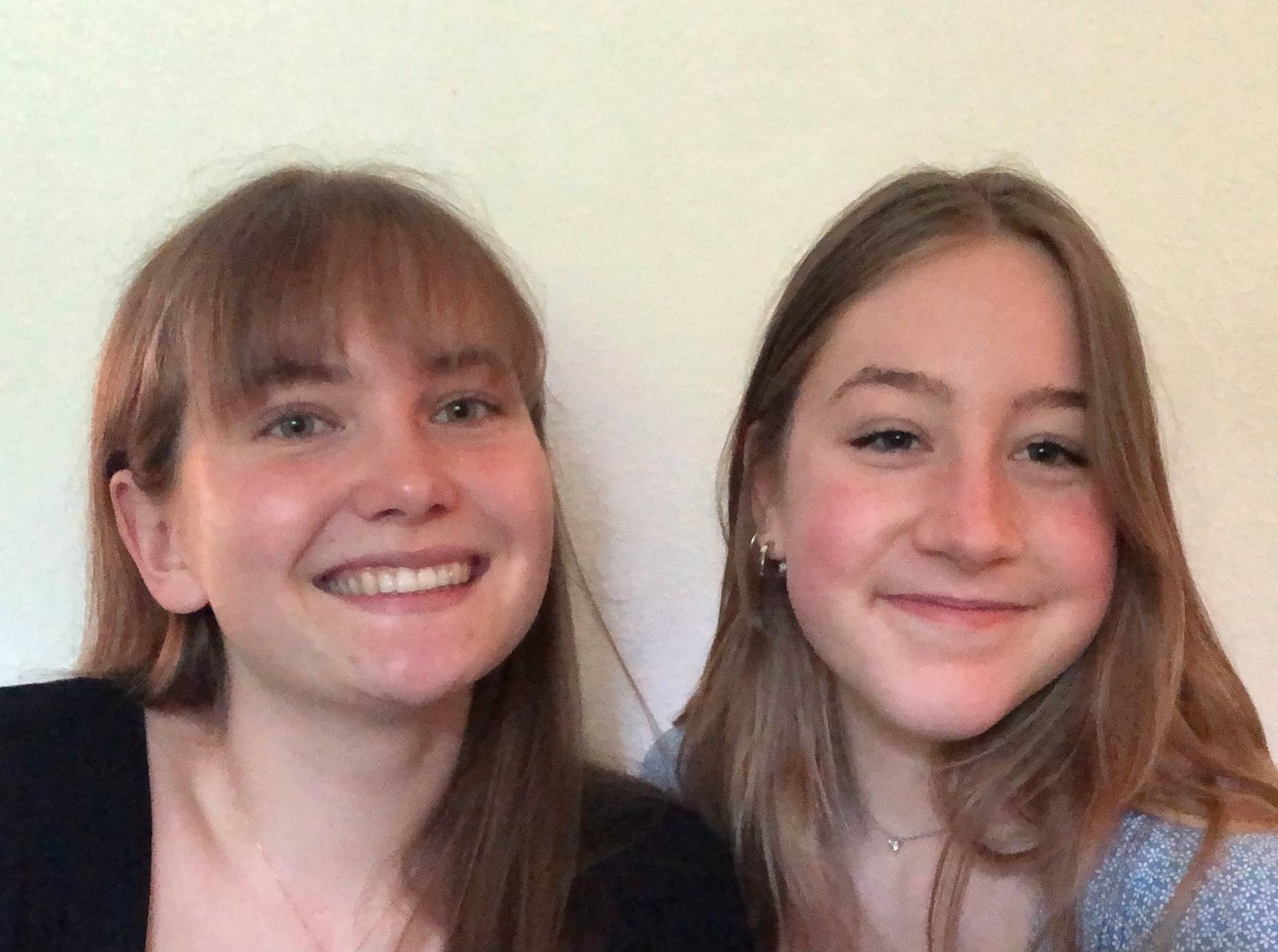 Porträtfoto der ehemaligen Schülerstudierenden Tamara und Nanna