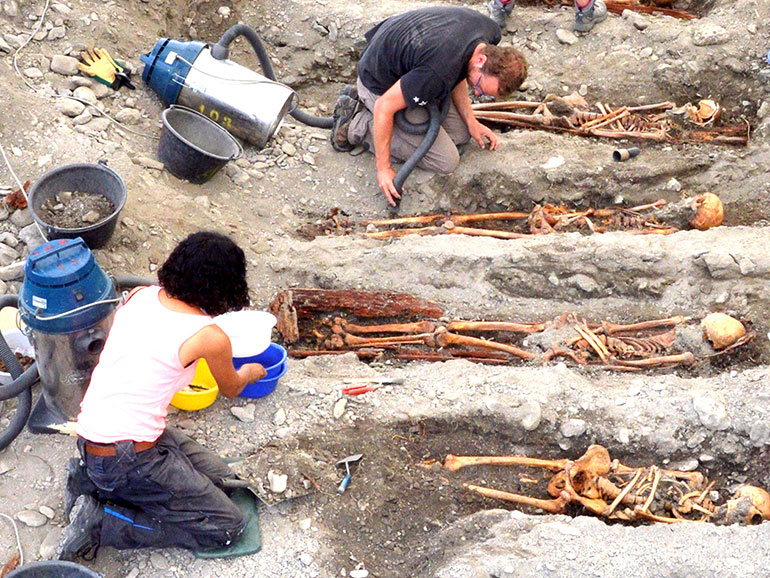 Ausgrabungen beim Friedhof der historischen Korrektionsanstalt "Realta" bei Cazis